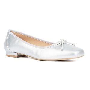 NWT — Fasion to Figure Fawn Ballet Flats Metallic Silver w/Bow Size 9W